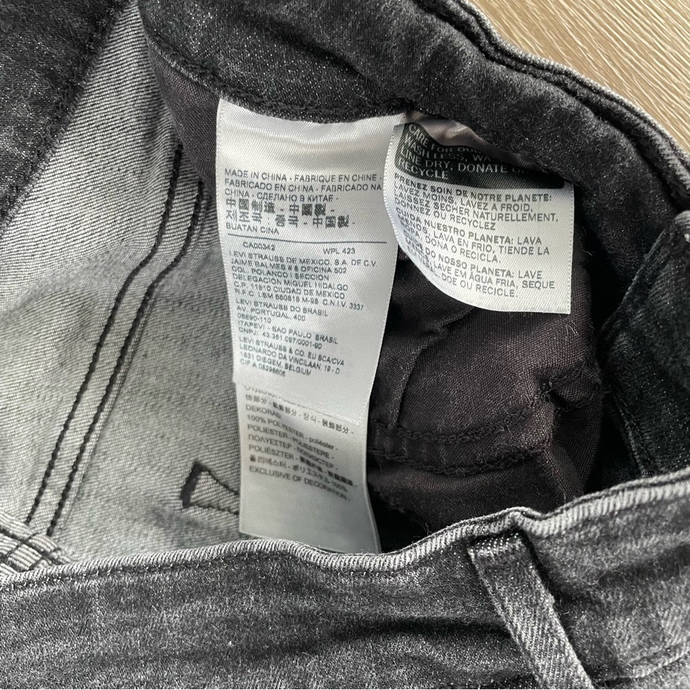 Levi’s 721 High Rise Skinny Floral Embroidered Premium Black Jeans Size 27 - Picture 8 of 8